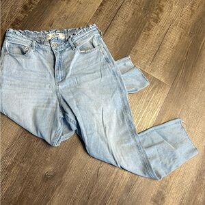 Hollister Ruffled Waist Mom Jeans Size 11R